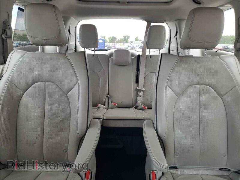 2018 Chrysler PACIFICA (VIN 2C4RC1N76JR359399) — photo 10 of 14