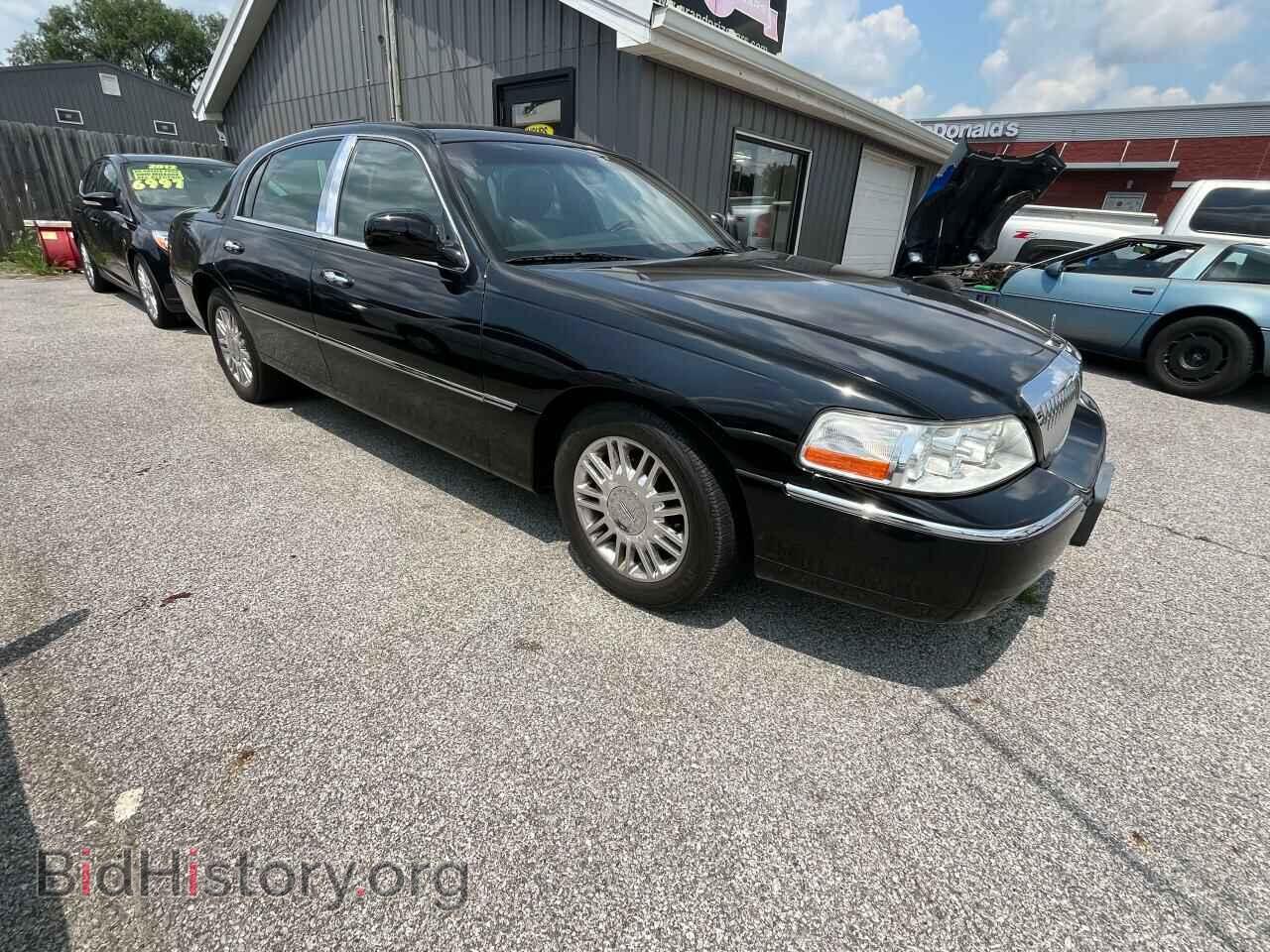 Photo 2LNBL8CV9BX756223 - LINCOLN TOWNCAR 2011