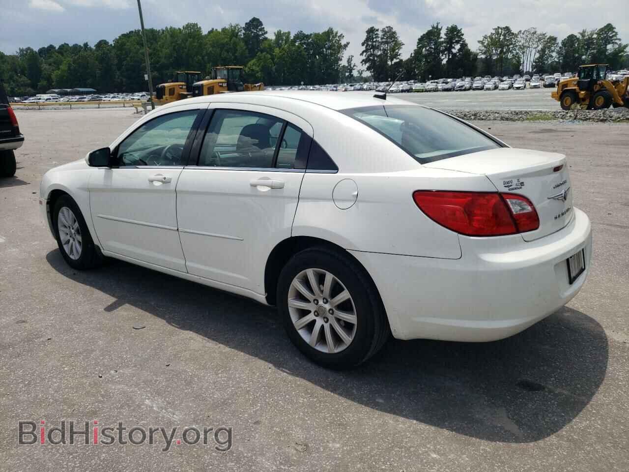 2010 CHRYSLER SEBRING - VIN: 1C3CC5FB7AN146852 - Фото 2
