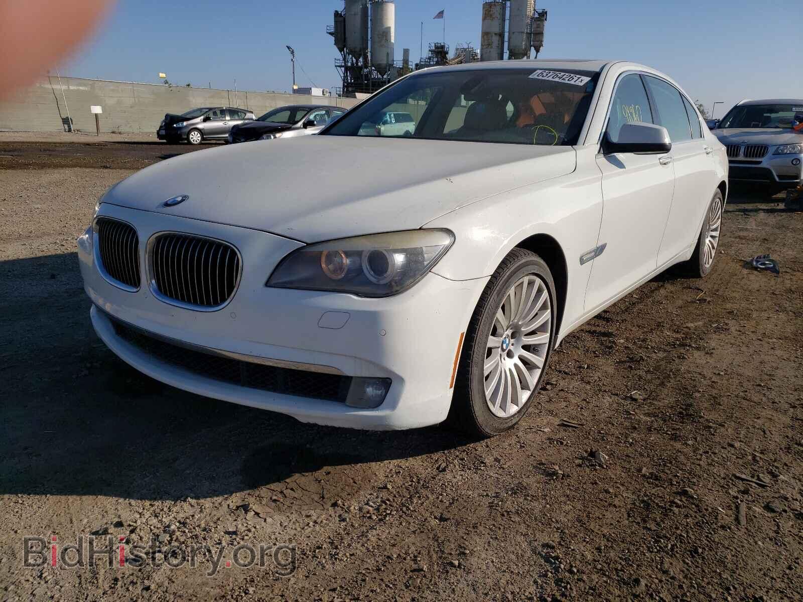 2012 BMW 7 SERIES - VIN: WBAKB8C5XCC962542 - Фото 2