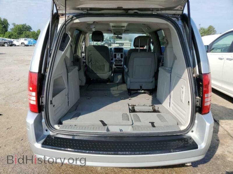 2010 Chrysler MINIVAN (VIN 2A4RR5D12AR285704) — photo 6 of 13