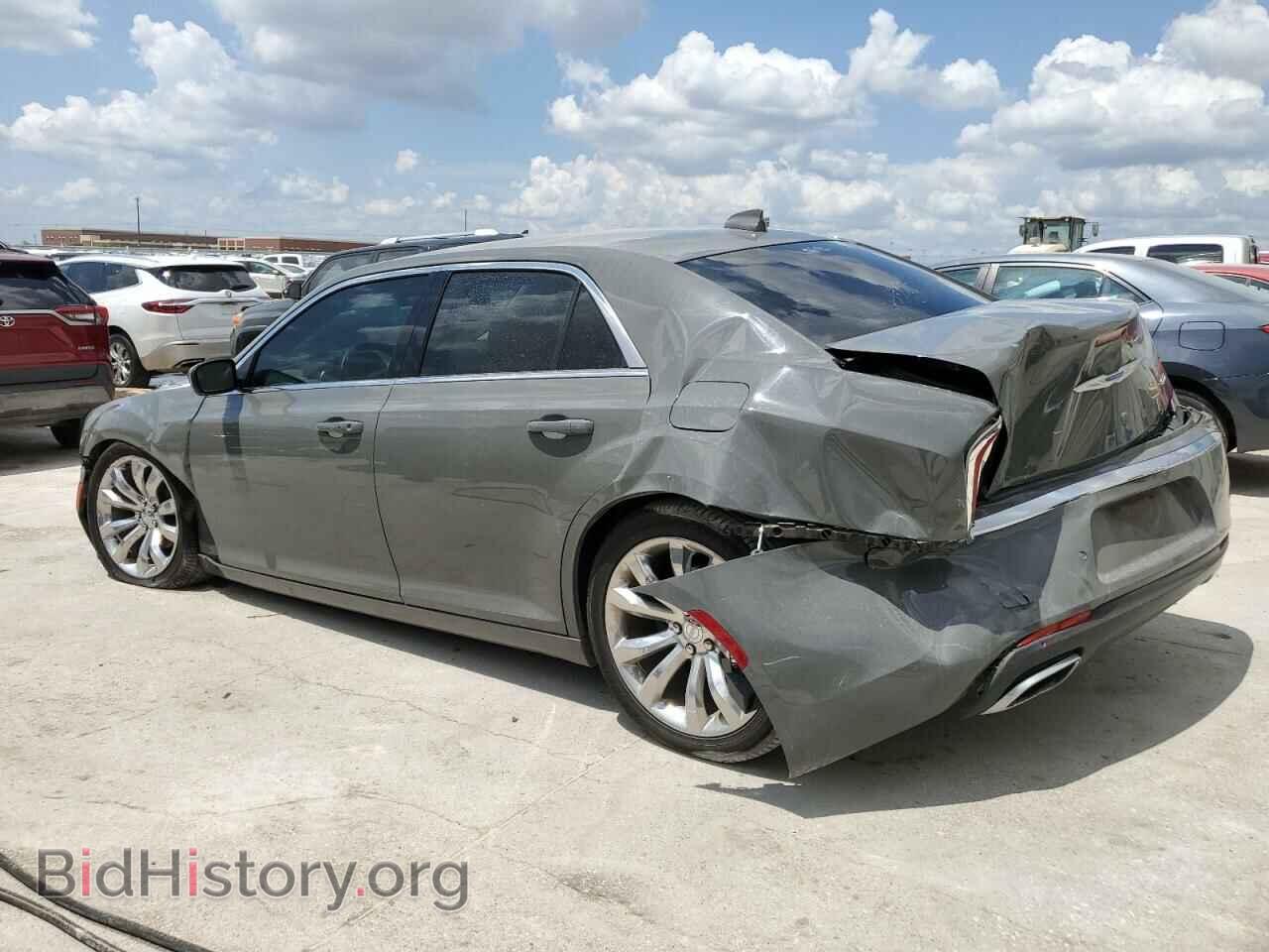 2018 CHRYSLER 300 - VIN: 2C3CCAAG9JH249677 - Фото 2