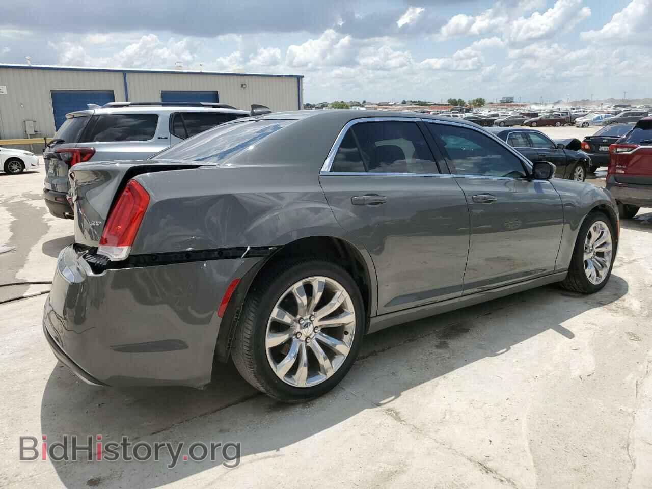 2018 CHRYSLER 300 - VIN: 2C3CCAAG9JH249677 - Фото 3