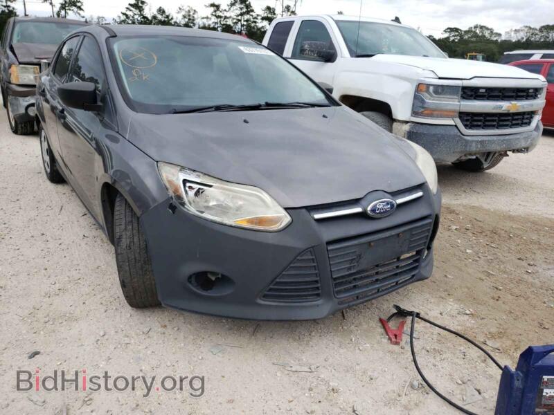 2012 Ford FOCUS Focus S (VIN 1FAHP3E2XCL235895) — фото 1 из 10, Copart, повреждение: задняя часть