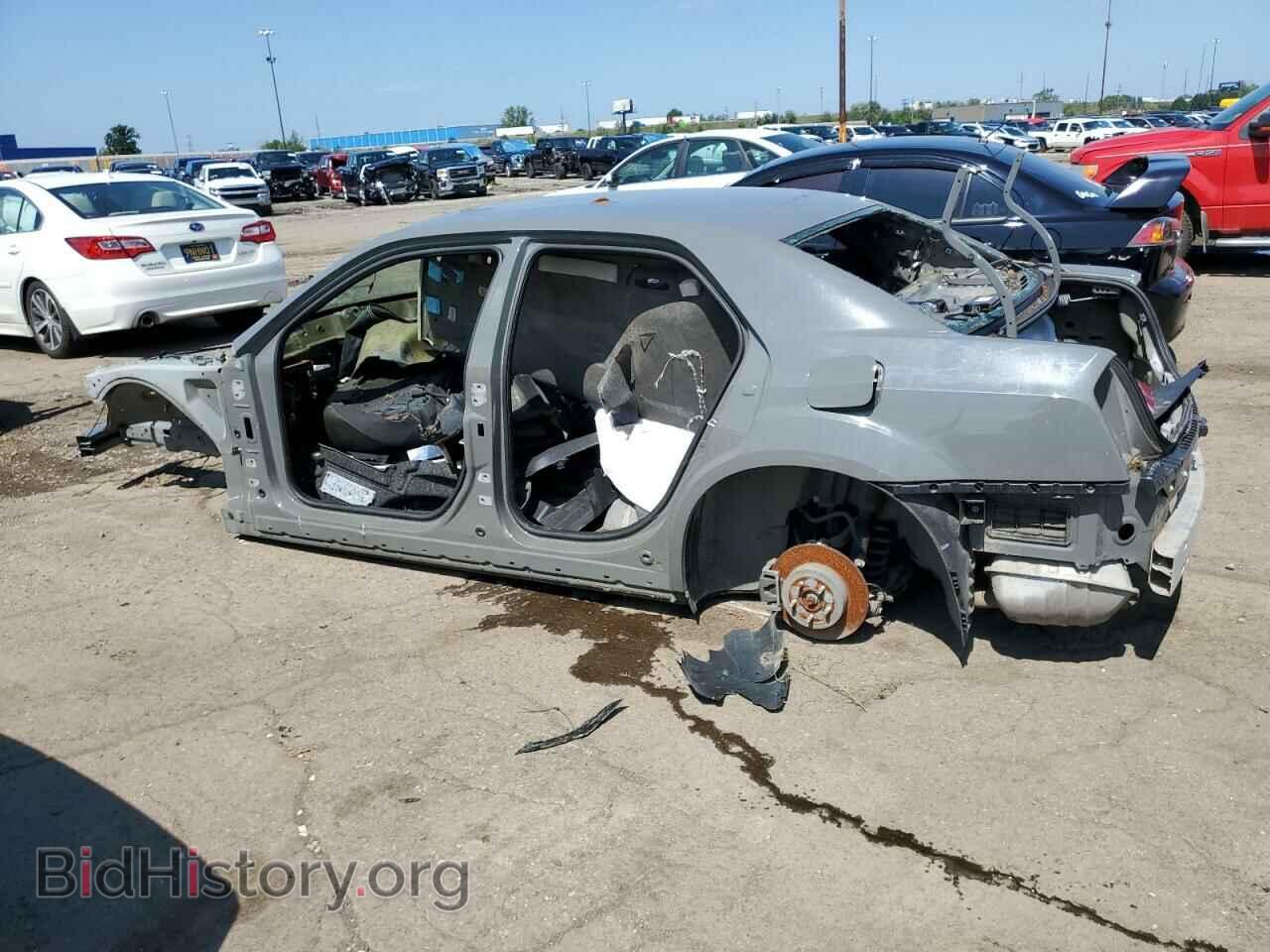 2019 CHRYSLER 300 - VIN: 2C3CCAAG0KH612143 - Фото 2