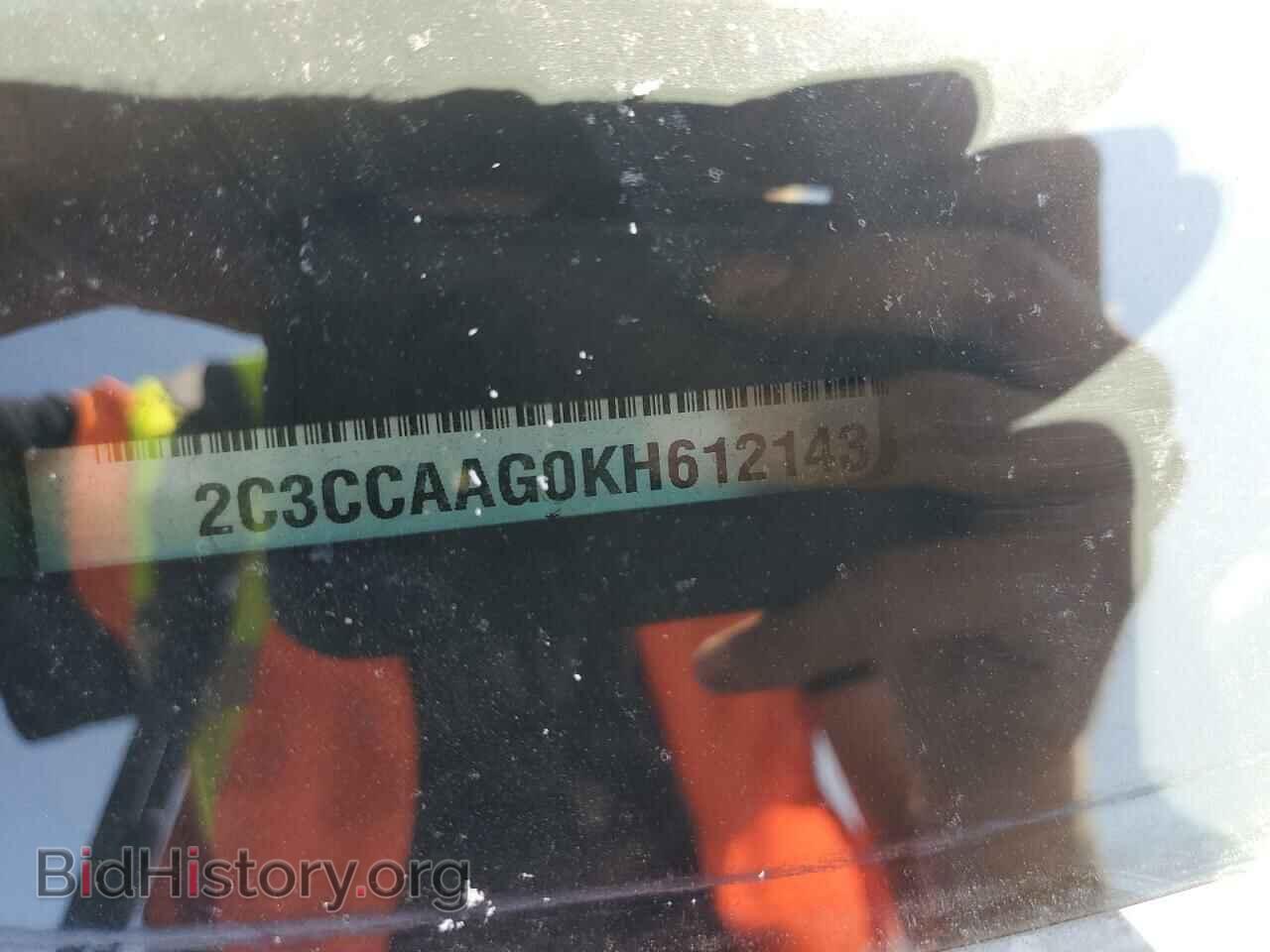2019 CHRYSLER 300 - VIN: 2C3CCAAG0KH612143 - Фото 12