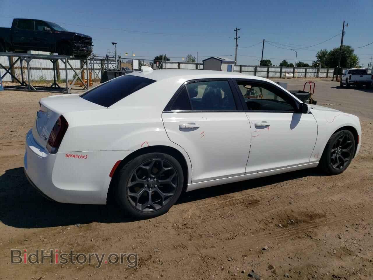 2019 CHRYSLER 300 - VIN: 2C3CCABG8KH654350 - Фото 3