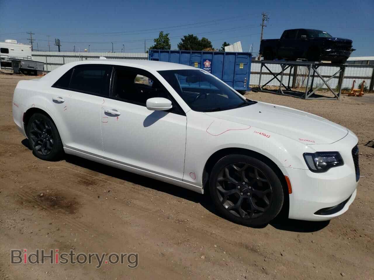 2019 CHRYSLER 300 - VIN: 2C3CCABG8KH654350 - Фото 4