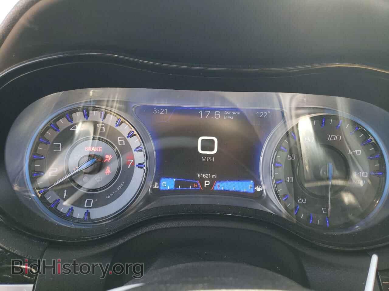 2019 CHRYSLER 300 - VIN: 2C3CCABG8KH654350 - Фото 9