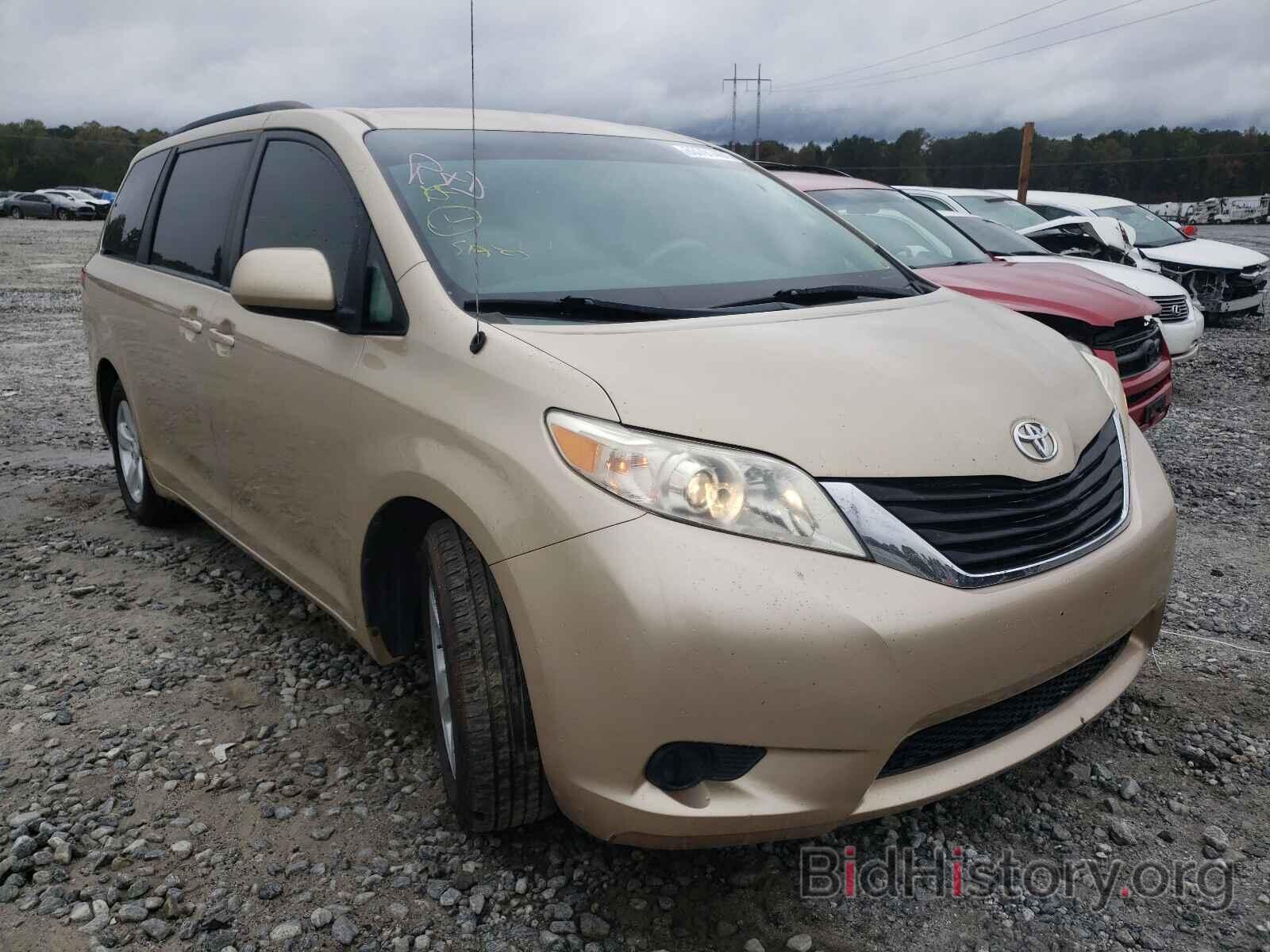 Photo 5TDKK3DC5BS146290 - TOYOTA SIENNA 2011