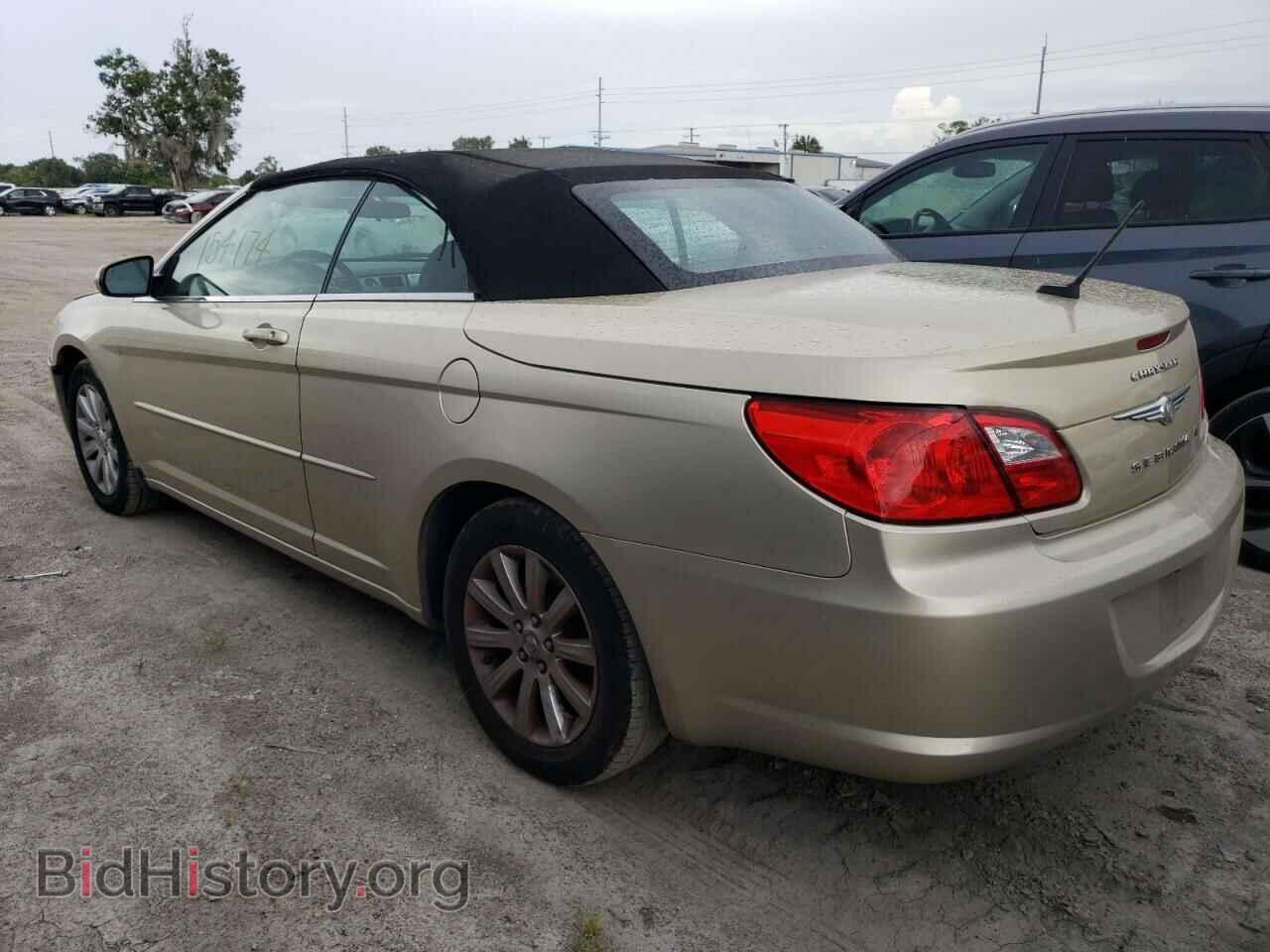 2010 CHRYSLER SEBRING - VIN: 1C3BC5ED7AN177372 - Фото 2