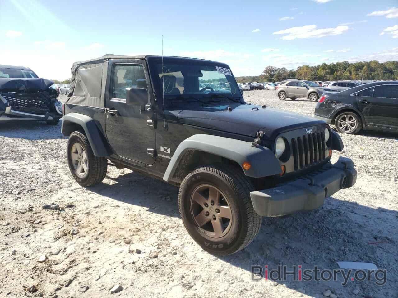 Photo 1J4FA24108L637772 - JEEP WRANGLER 2008