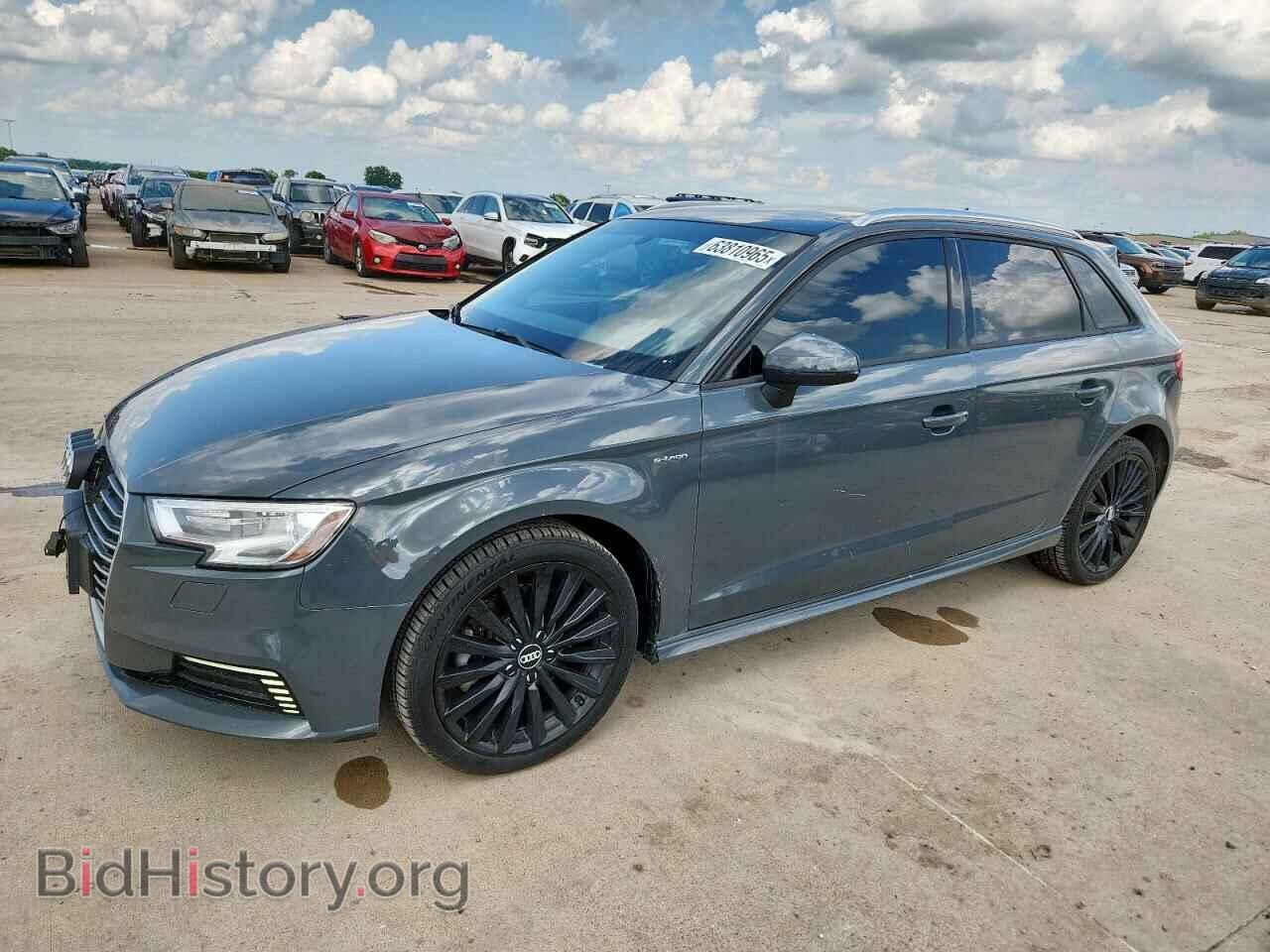 Photo WAUUPBFF2HA084880 - AUDI A3 2017