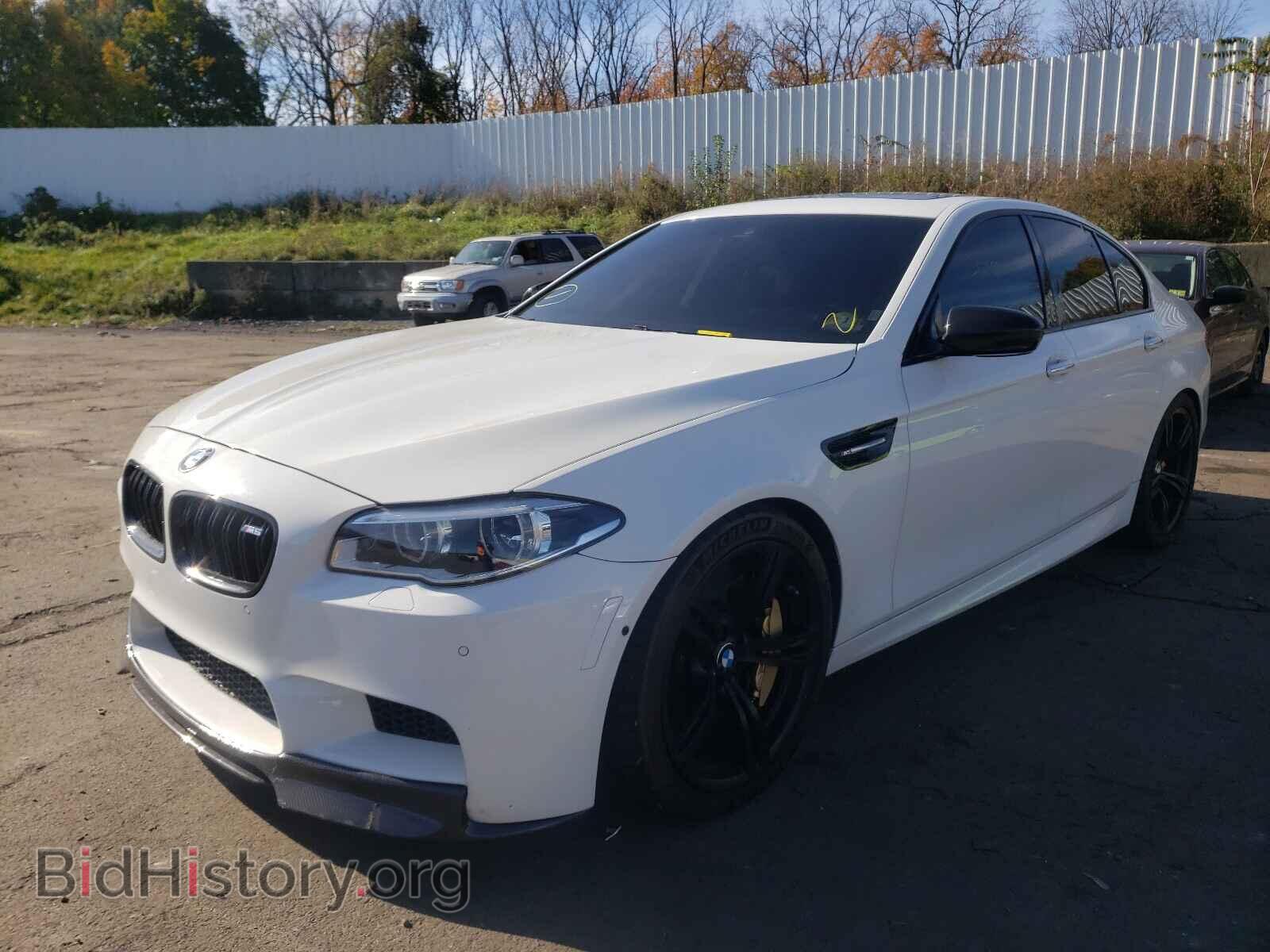2015 BMW M5 - VIN: WBSFV9C51FD595216 - Фото 2