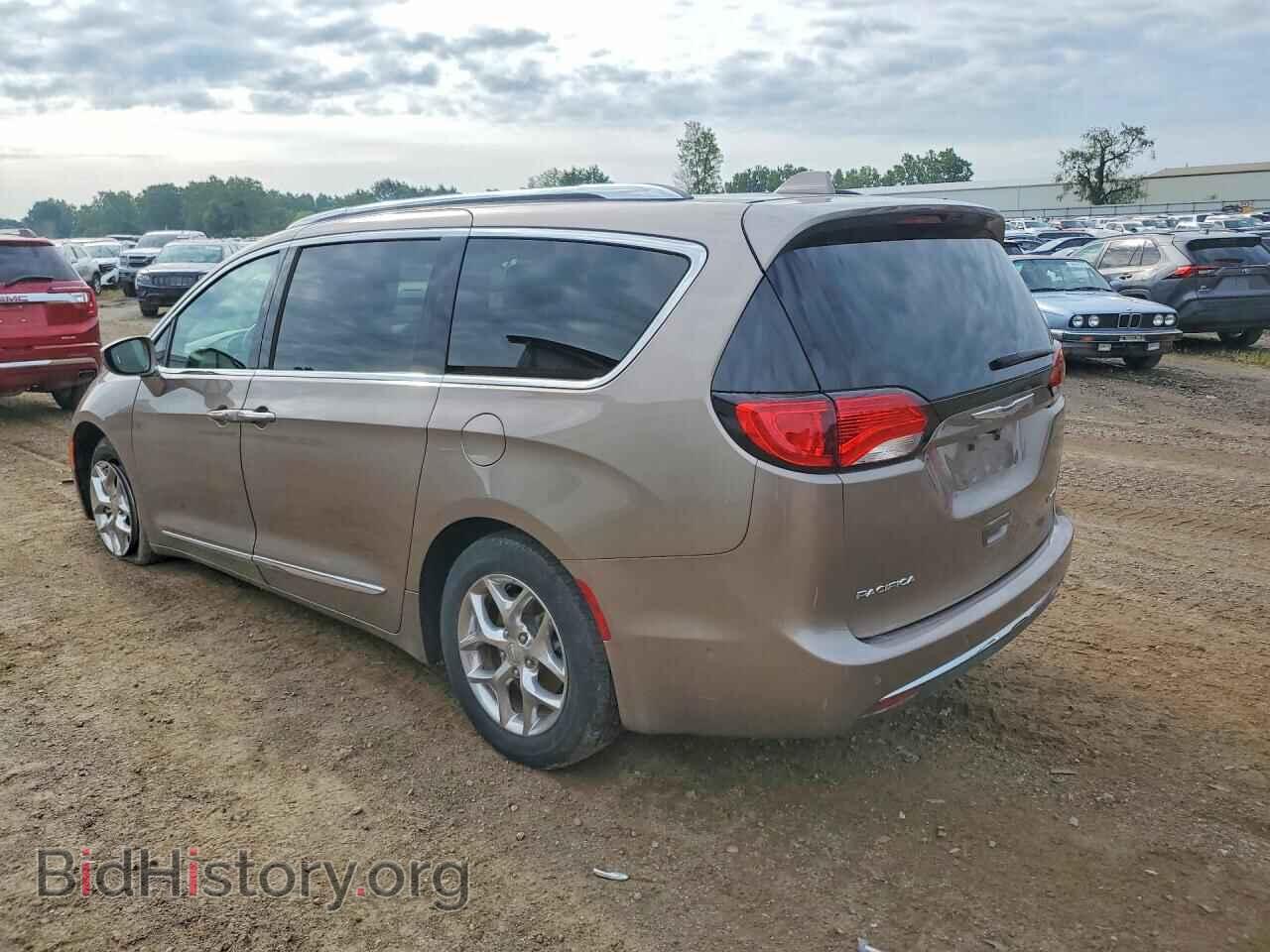 2017 CHRYSLER PACIFICA - VIN: 2C4RC1GG3HR747889 - Photo 2