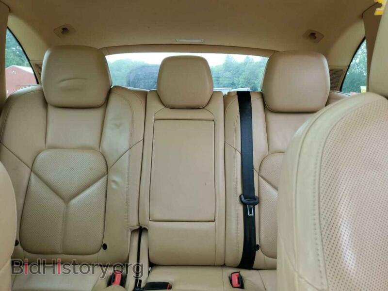 2011 Porsche CAYENNE (VIN WP1AB2A23BLA49493) — photo 10 of 13