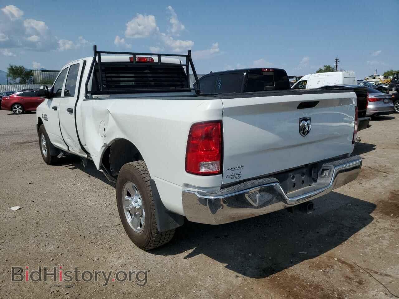 2017 RAM All Models - VIN: 3C6UR4HL9HG611690 - Фото 2