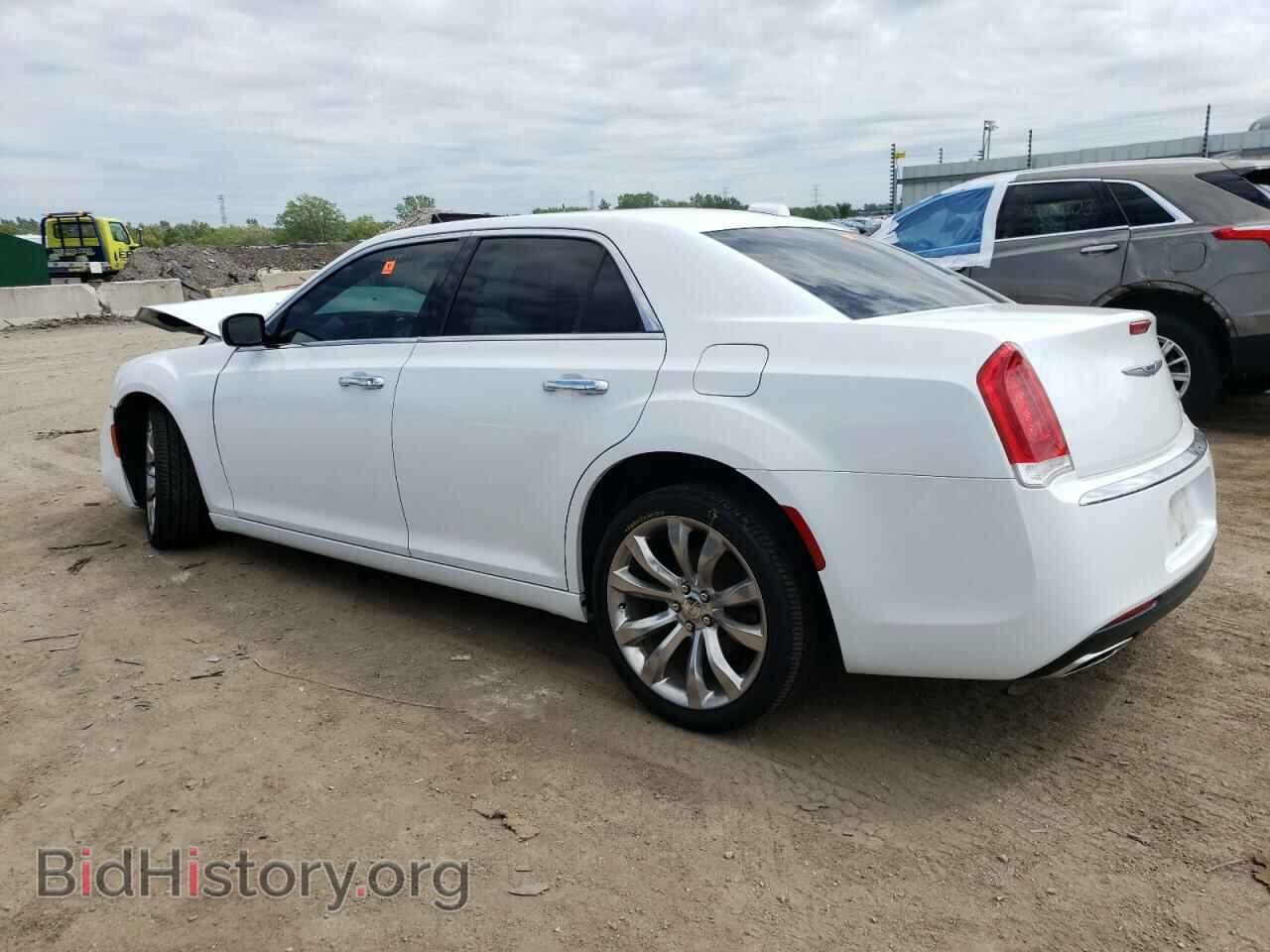 2019 CHRYSLER 300 - VIN: 2C3CCAEG9KH585728 - Фото 2