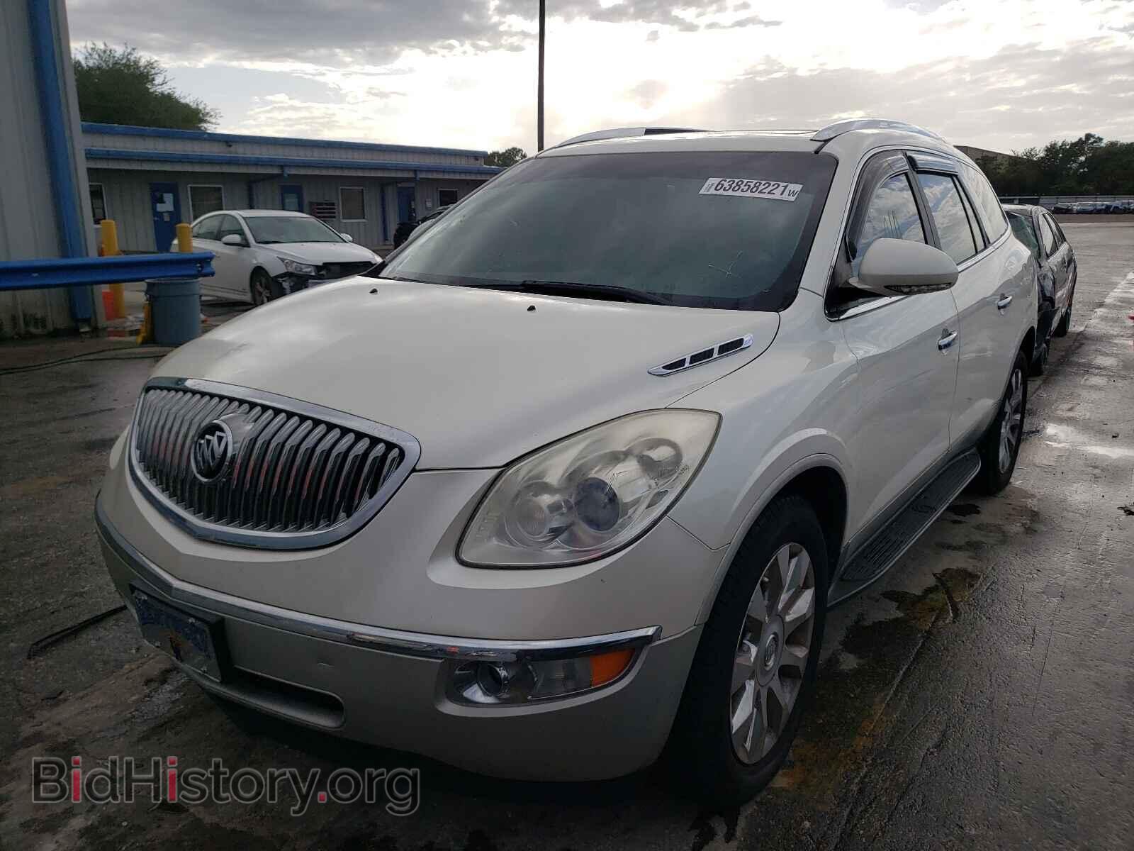 2011 BUICK ENCLAVE - VIN: 5GAKRCED3BJ257132 - Фото 2