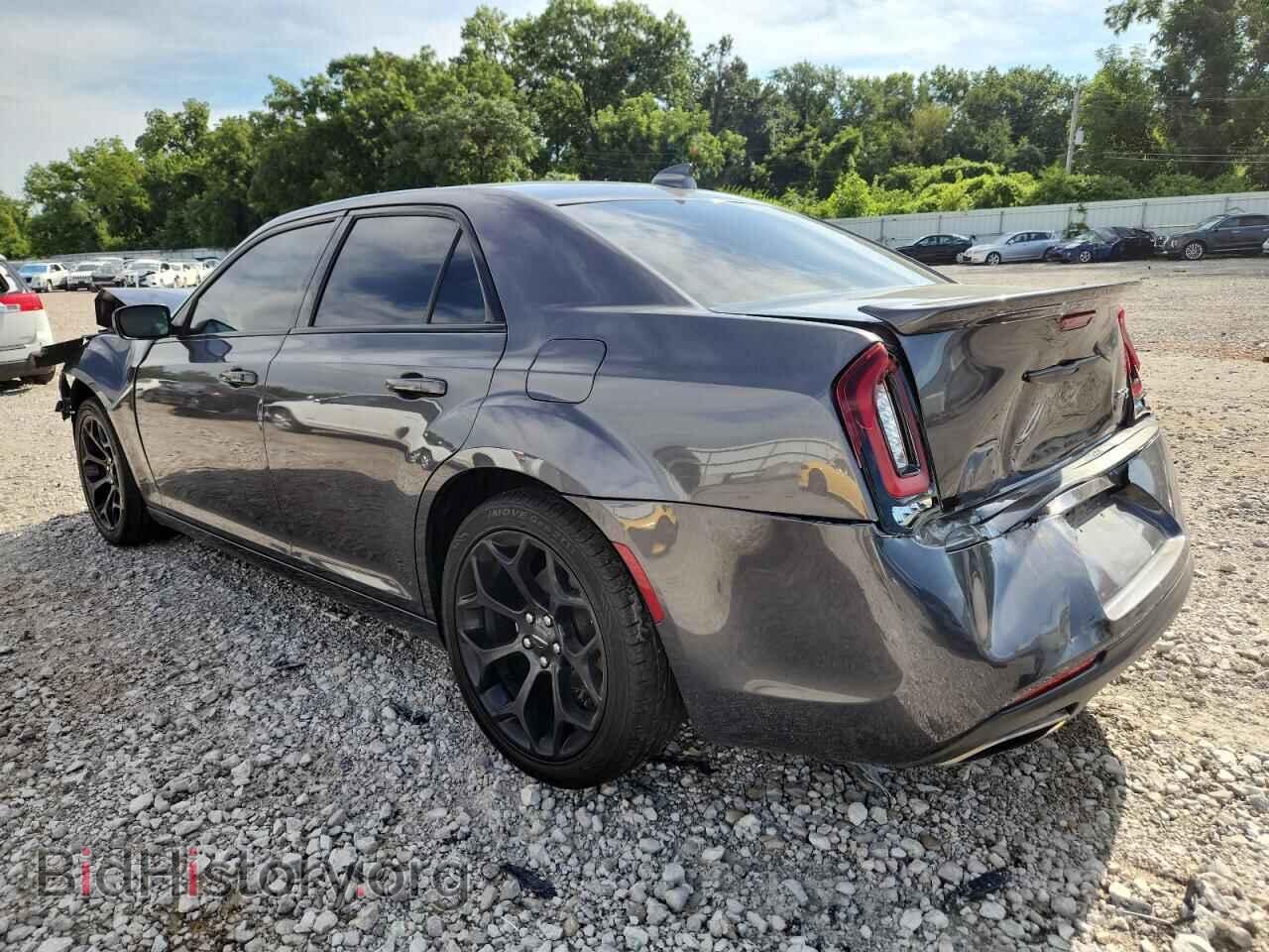 2019 CHRYSLER 300 - VIN: 2C3CCABG0KH577831 - Фото 2