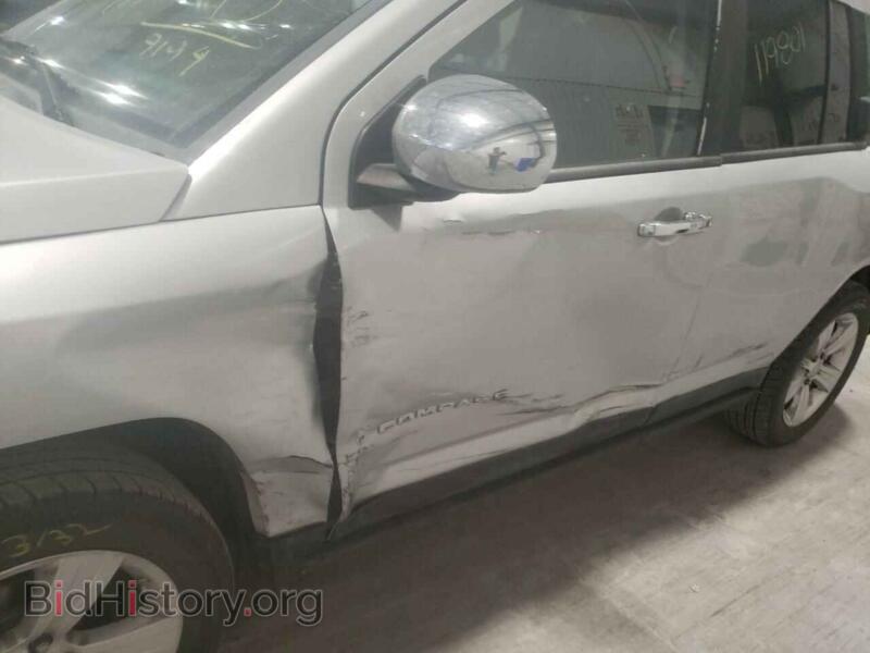 2011 Jeep COMPASS (VIN 1J4NF1FB2BD219194) — photo 9 of 10