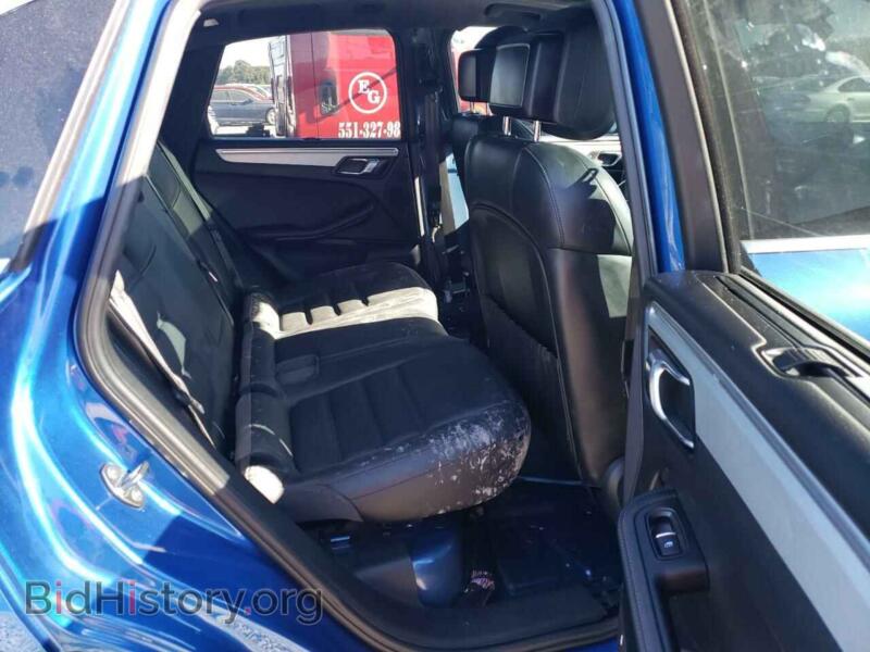 2017 Porsche MACAN (VIN WP1AF2A54HLB60075) — photo 6 of 10