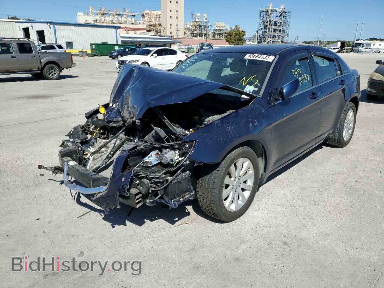 2013 CHRYSLER 200 - VIN: 1C3CCBBB3DN542818 - Фото 2