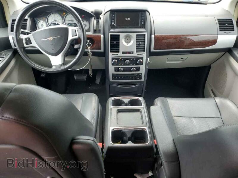 2010 Chrysler MINIVAN (VIN 2A4RR8D17AR430978) — photo 8 of 13