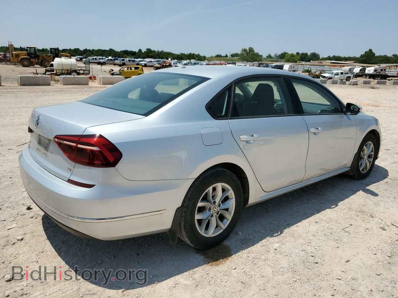 2018 VOLKSWAGEN PASSAT - VIN: 1VWAA7A31JC013131 - Фото 3