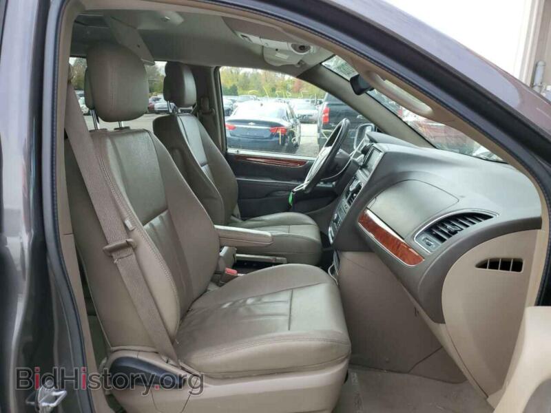 2016 Chrysler MINIVAN (VIN 2C4RC1BG9GR142085) — photo 5 of 10