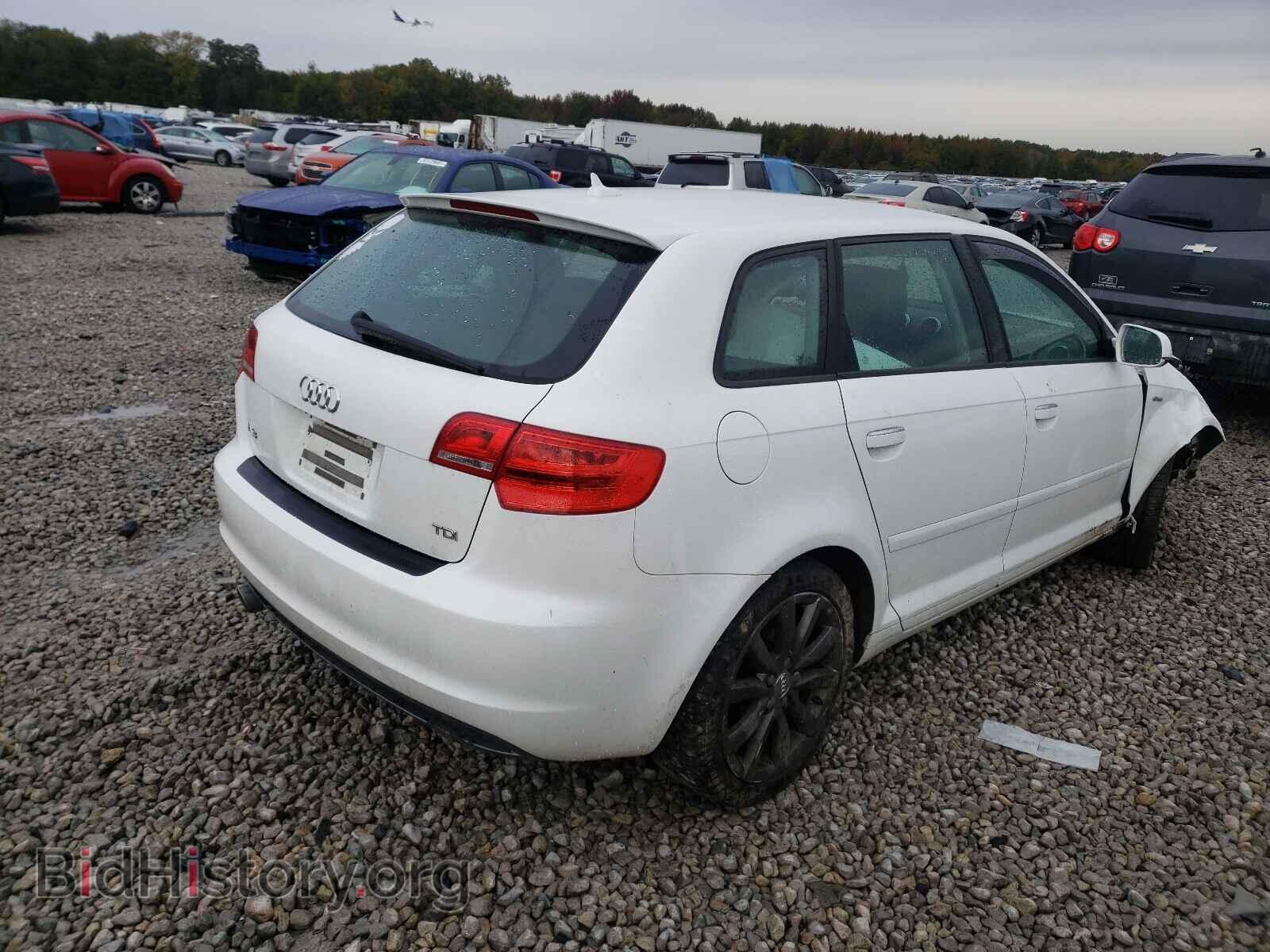 2011 AUDI A3 - VIN: WAUBJBFMXBA044545 - Фото 4