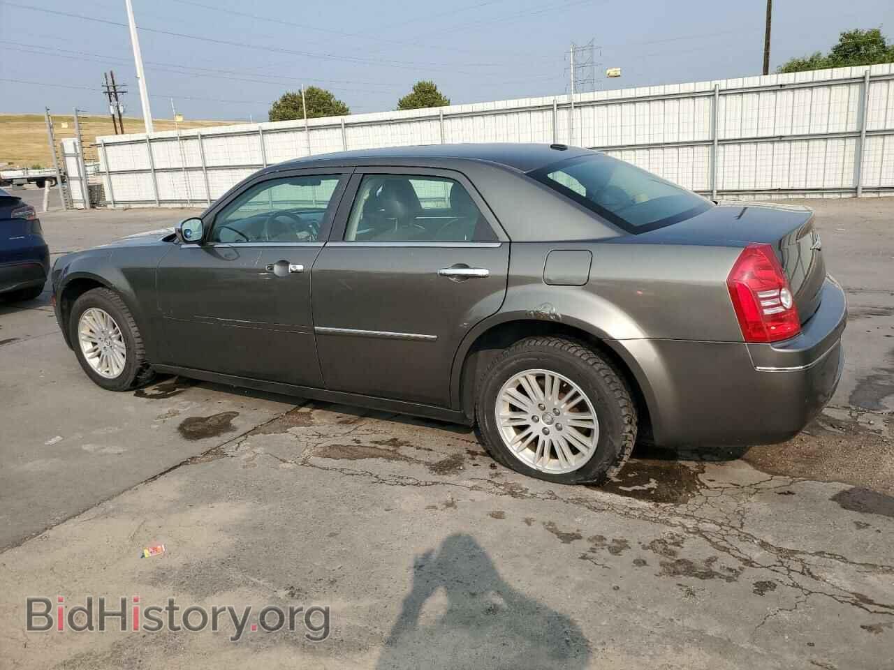 2010 CHRYSLER 300 - VIN: 2C3CA5CV5AH212831 - Фото 2