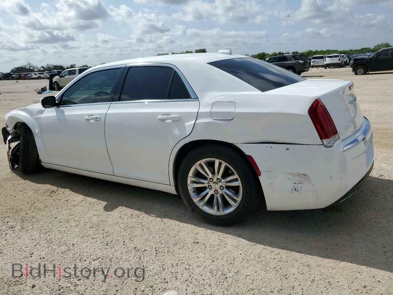 2018 CHRYSLER 300 - VIN: 2C3CCAAG2JH262450 - Фото 2