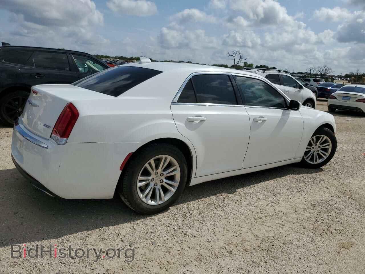 2018 CHRYSLER 300 - VIN: 2C3CCAAG2JH262450 - Фото 3