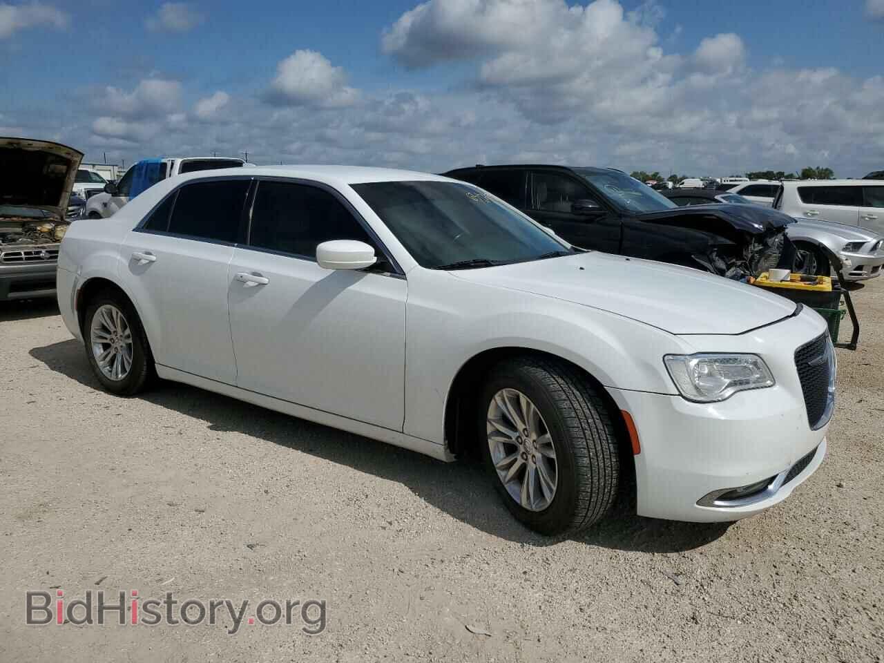 2018 CHRYSLER 300 - VIN: 2C3CCAAG2JH262450 - Фото 4