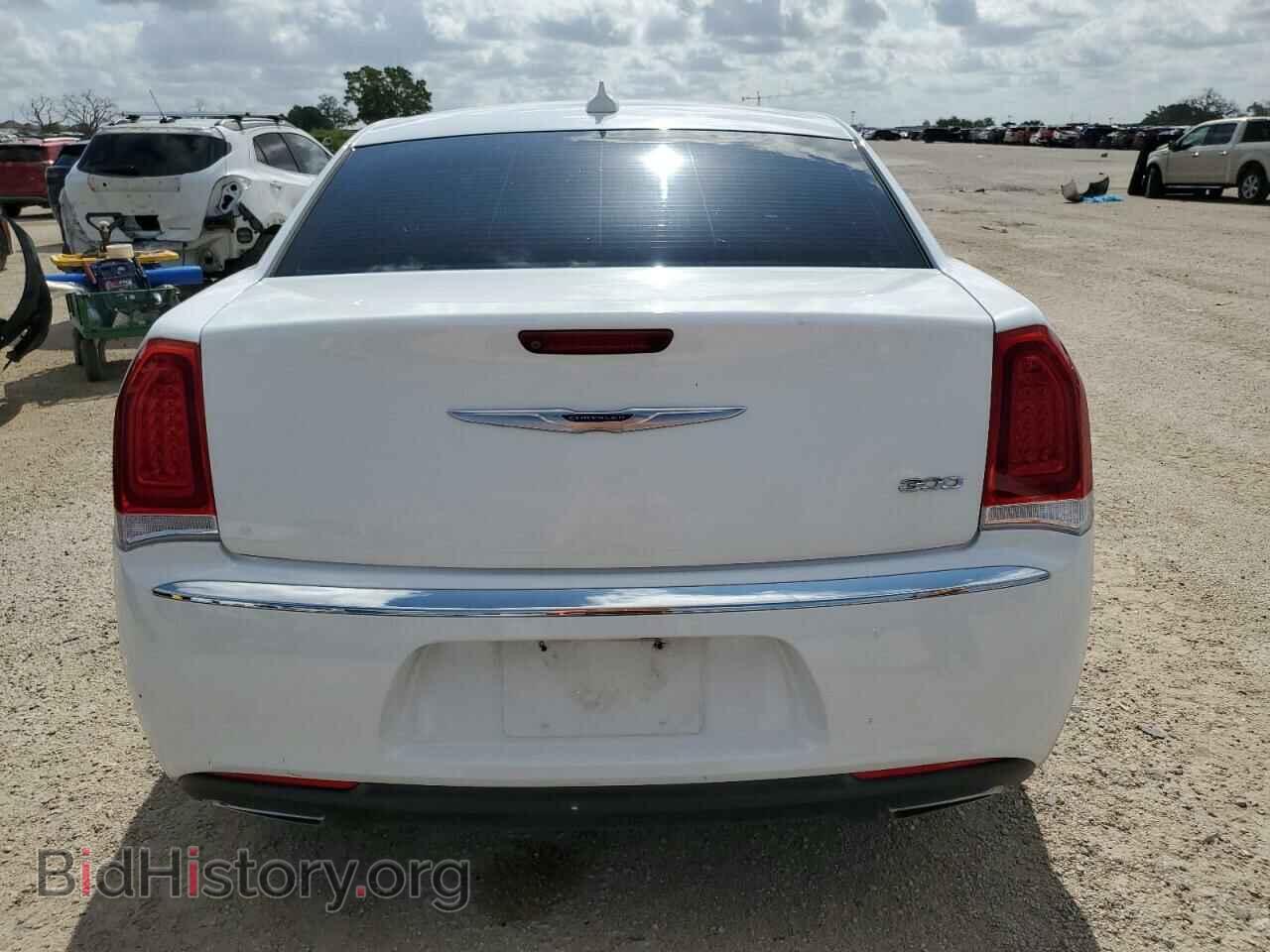 2018 CHRYSLER 300 - VIN: 2C3CCAAG2JH262450 - Фото 6