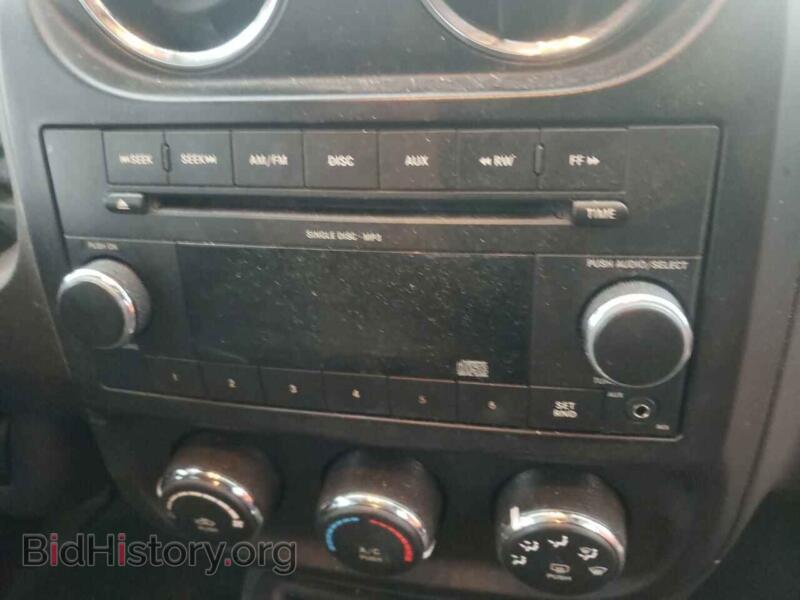 2011 Jeep COMPASS (VIN 1J4NF1FB5BD259298) — photo 9 of 10