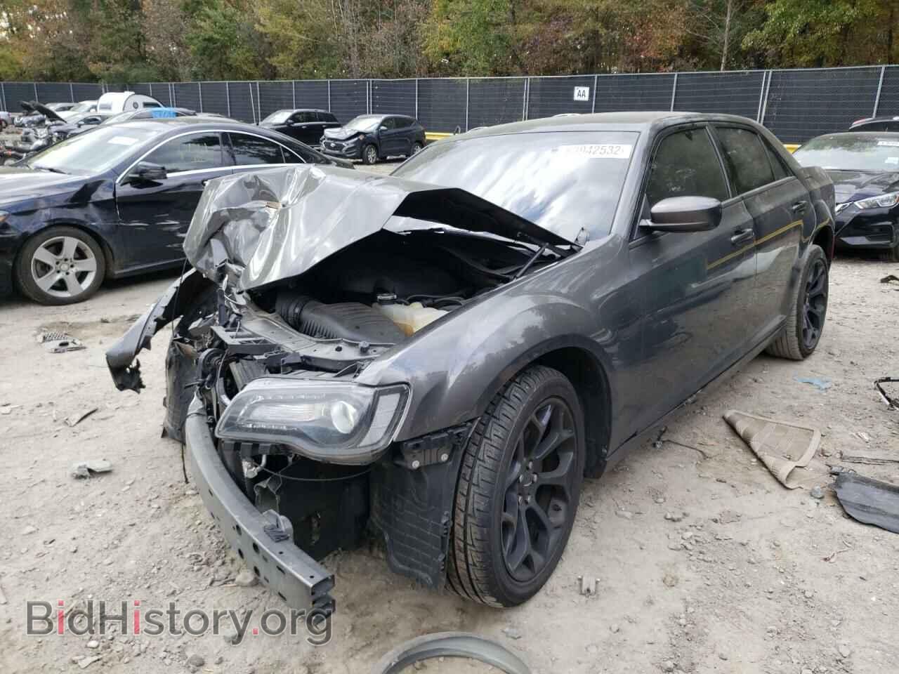 2019 CHRYSLER 300 - VIN: 2C3CCABG3KH609364 - Фото 2