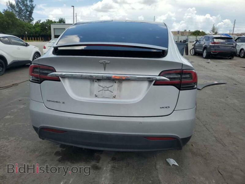 2017 Tesla MODEL X (VIN 5YJXCAE22HF029552) — photo 6 of 14