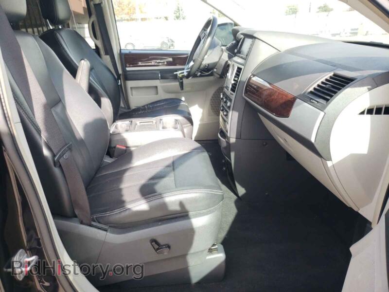 2010 Chrysler MINIVAN (VIN 2A4RR8D17AR398811) — photo 5 of 10
