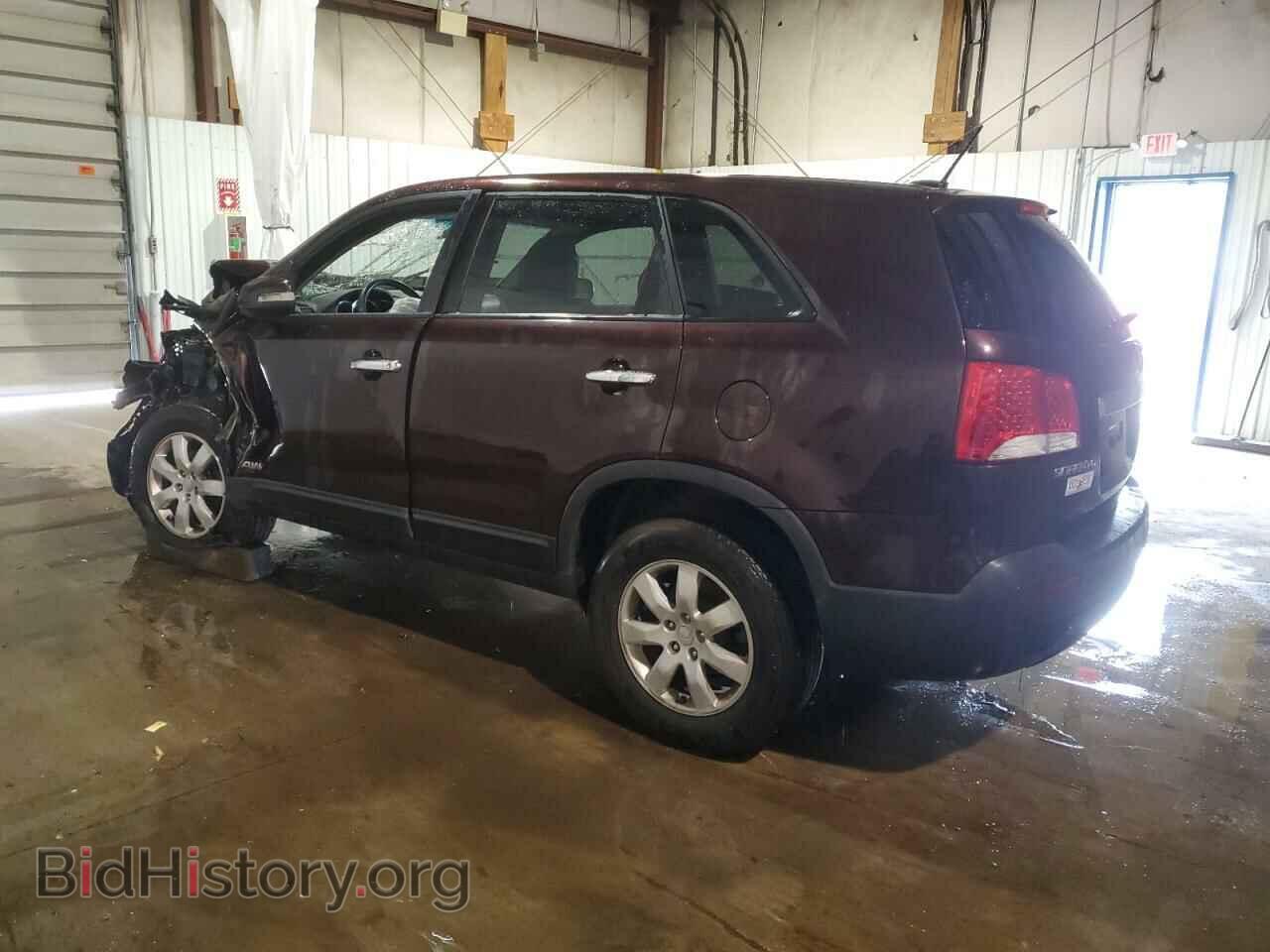 2011 KIA SORENTO - VIN: 5XYKTCA12BG123725 - Фото 2