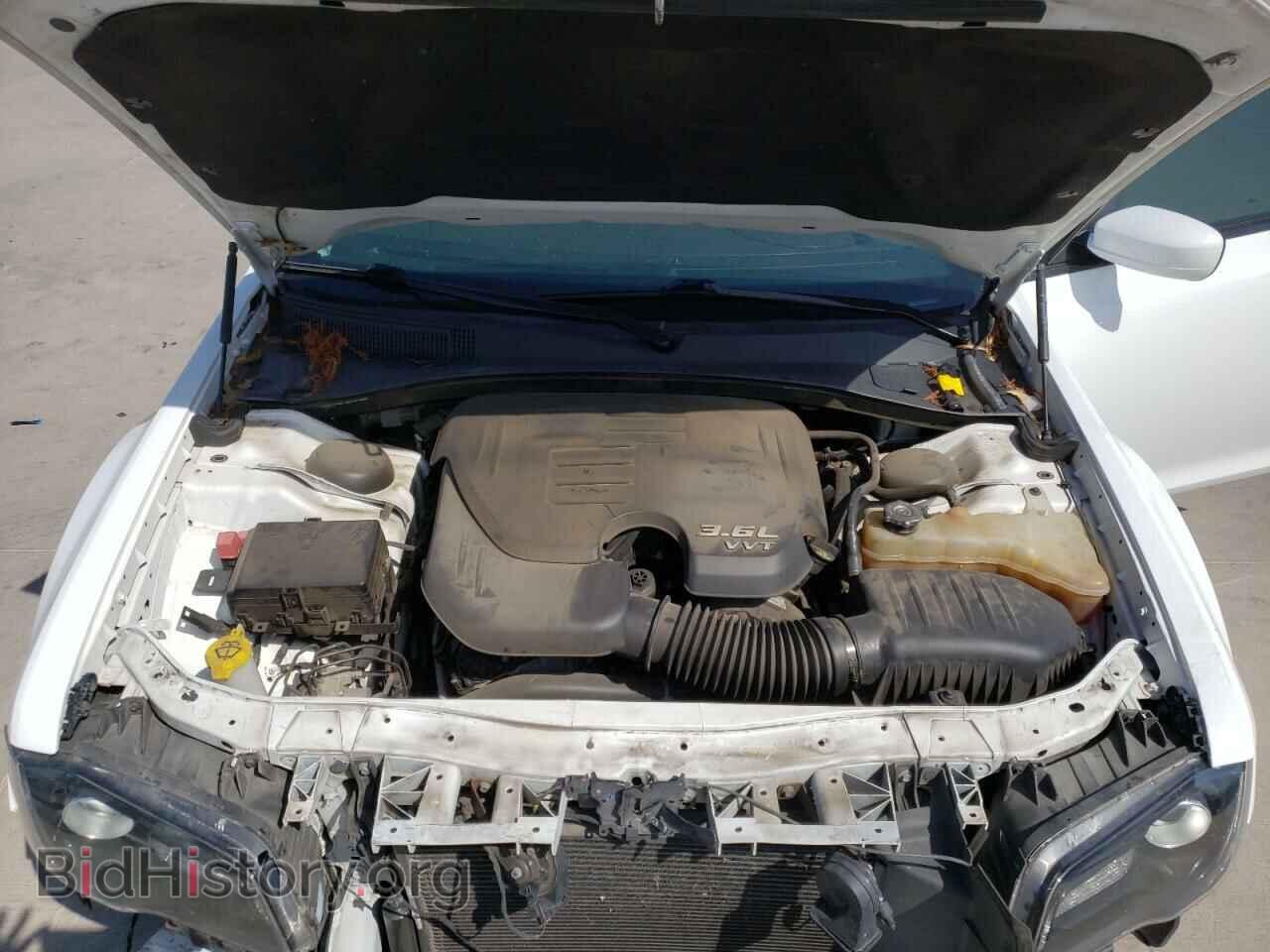 2019 CHRYSLER 300 - VIN: 2C3CCABG1KH628799 - Фото 11