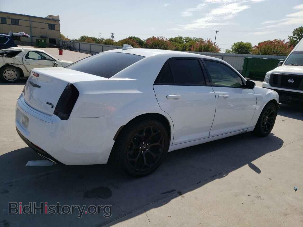 2019 CHRYSLER 300 - VIN: 2C3CCABG1KH628799 - Фото 3