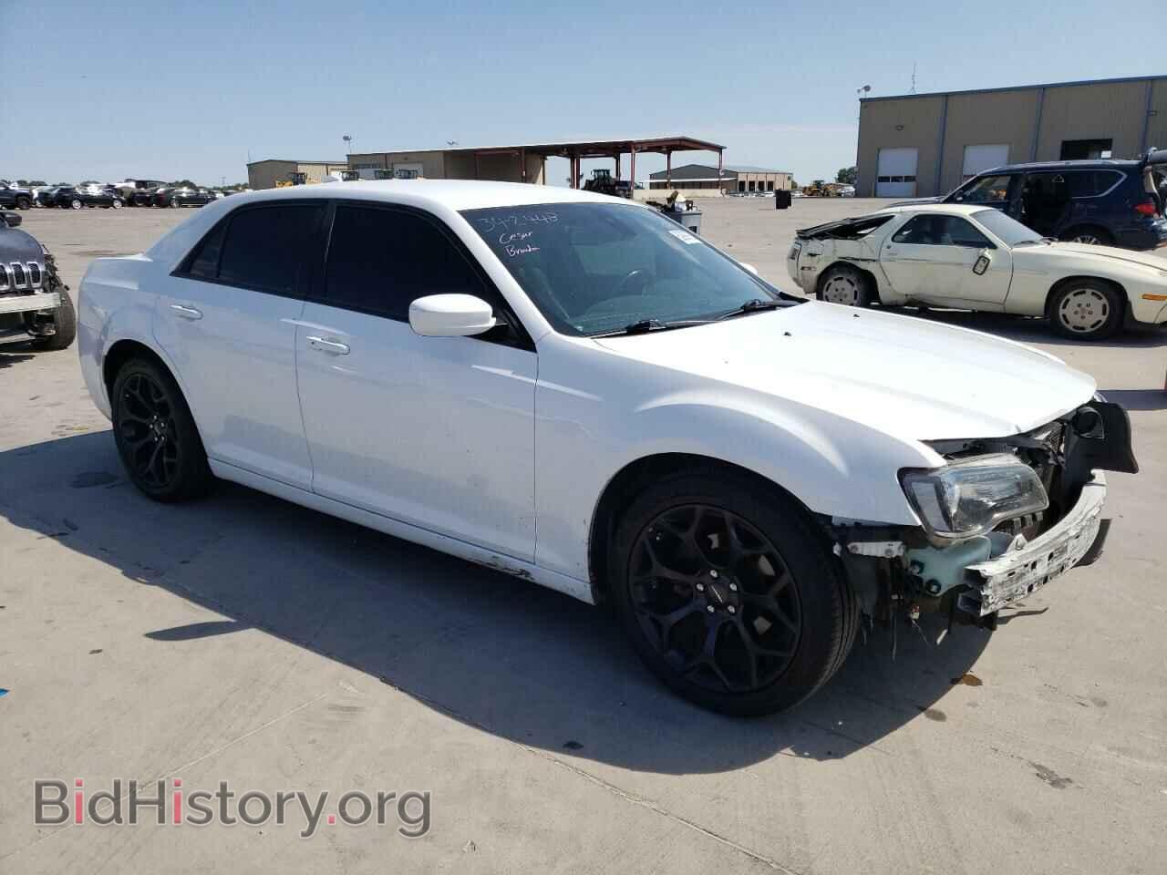2019 CHRYSLER 300 - VIN: 2C3CCABG1KH628799 - Фото 4