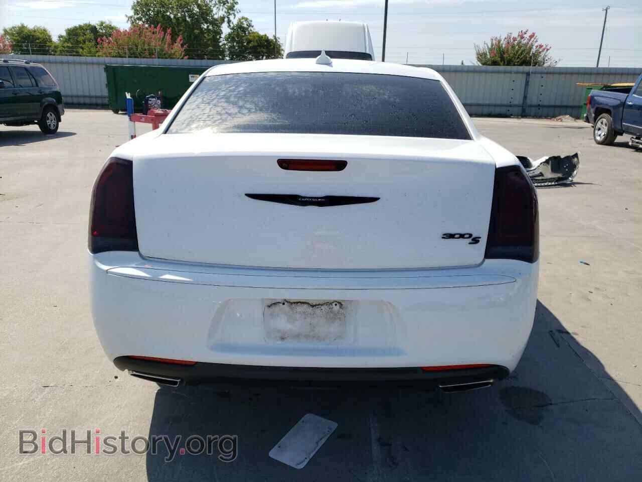 2019 CHRYSLER 300 - VIN: 2C3CCABG1KH628799 - Фото 6