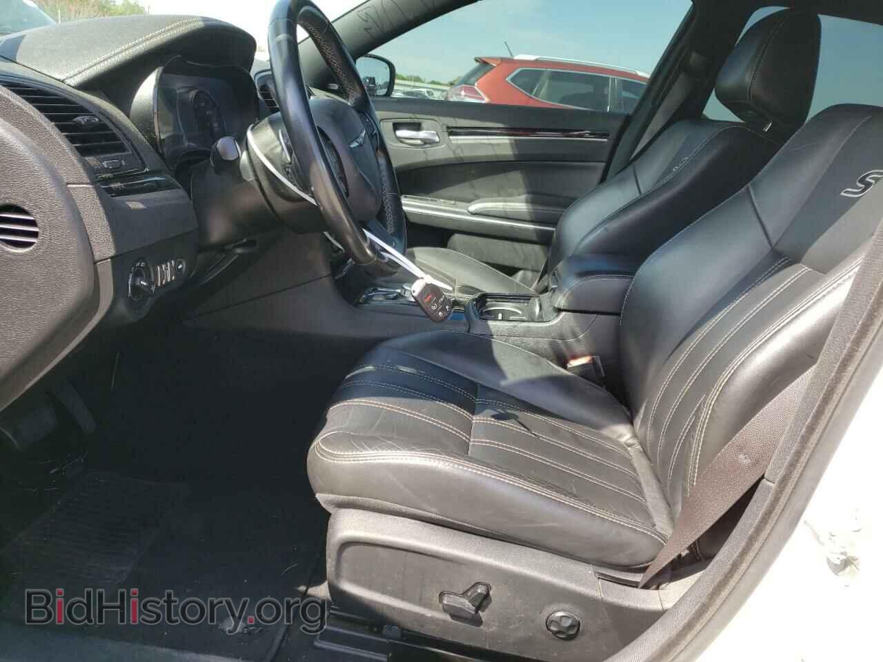 2019 CHRYSLER 300 - VIN: 2C3CCABG1KH628799 - Фото 7