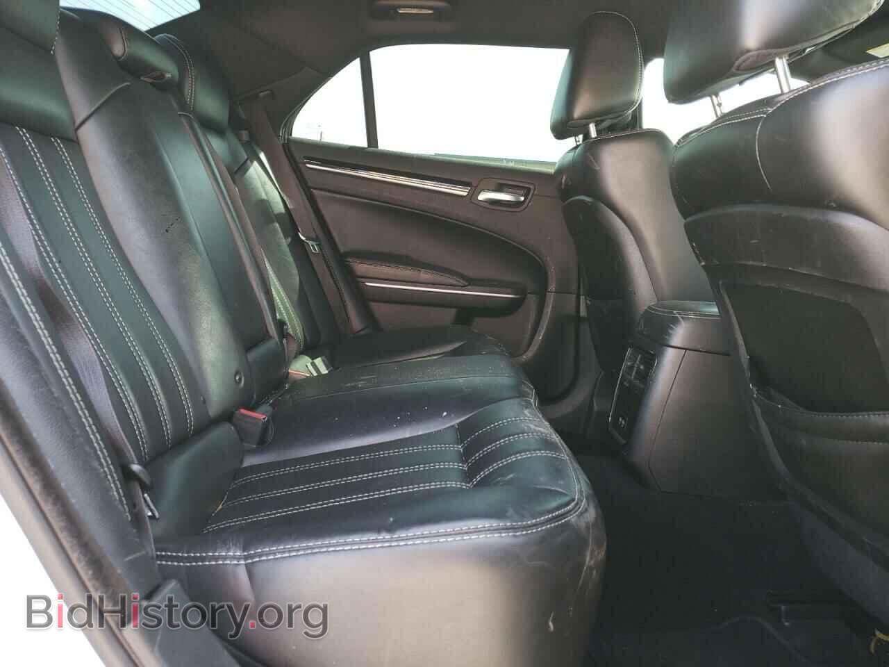 2019 CHRYSLER 300 - VIN: 2C3CCABG1KH628799 - Фото 10