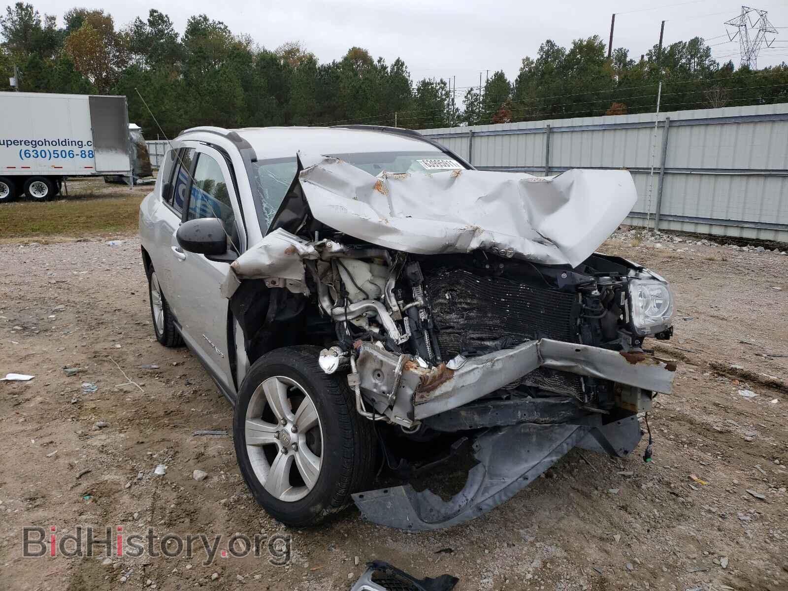 Photo 1J4NF1FB8BD259554 - JEEP COMPASS 2011