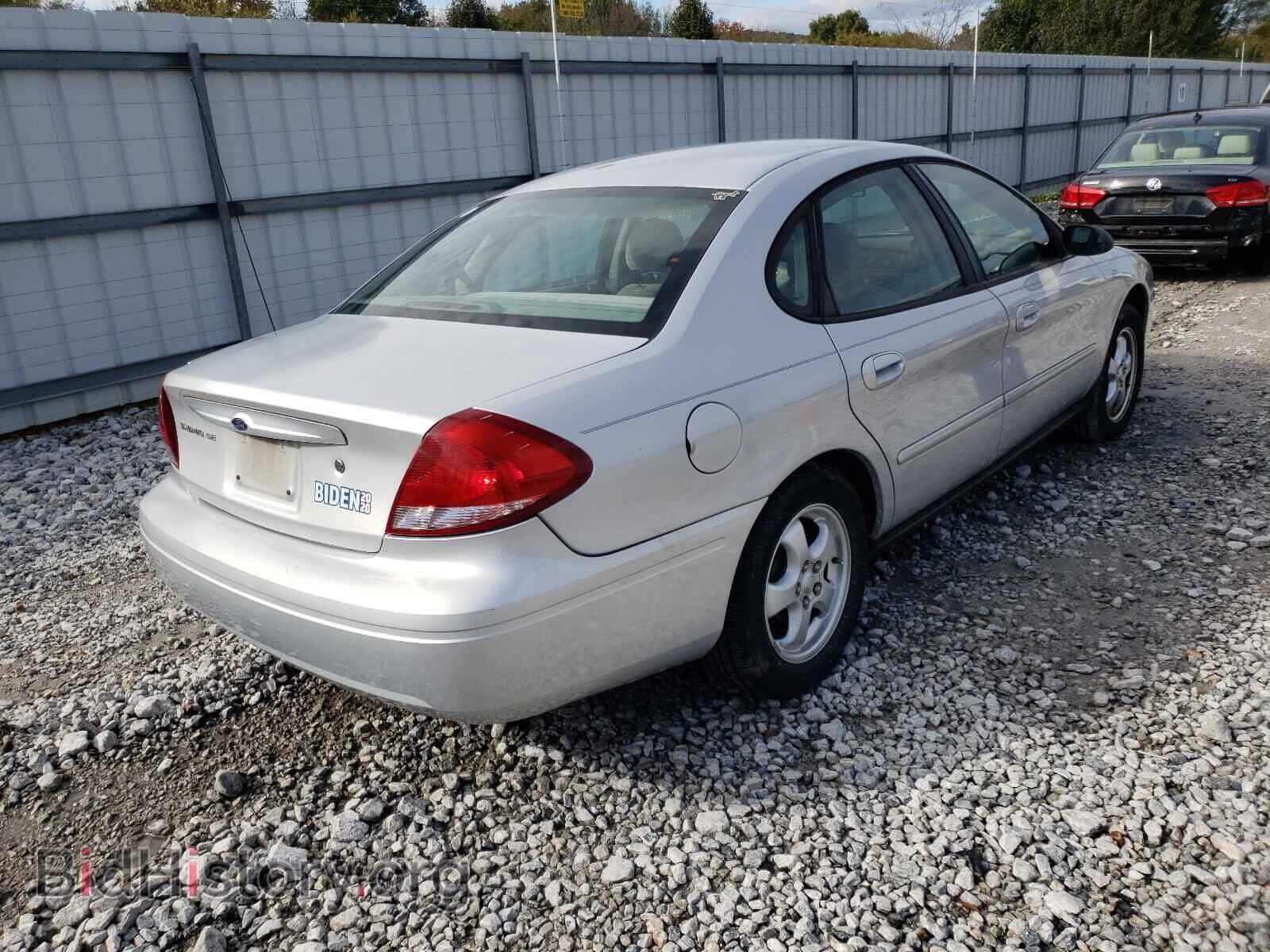 2007 FORD TAURUS - VIN: 1FAFP53U27A202186 - Фото 4