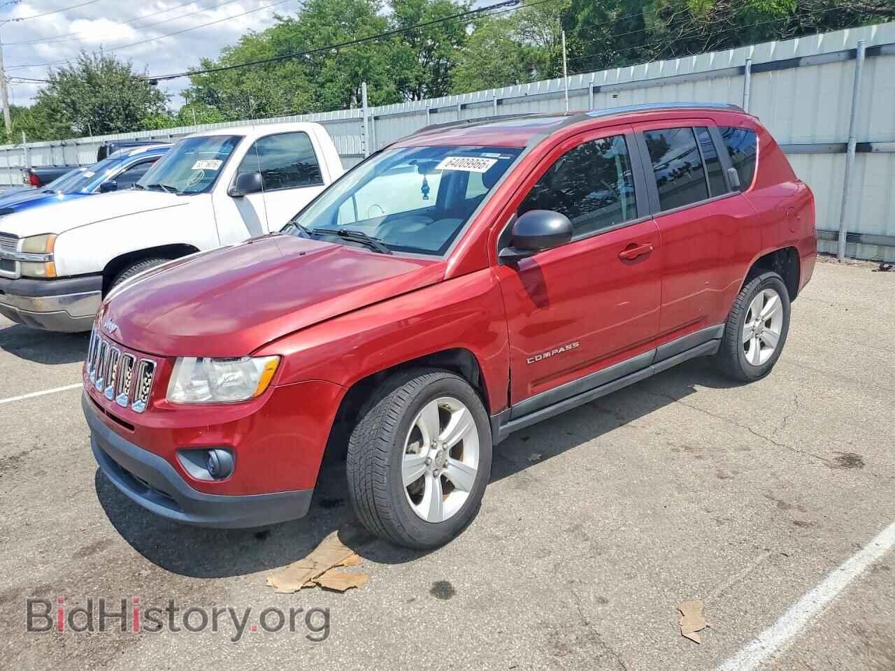 Photo 1J4NF1FBXBD145524 - JEEP COMPASS 2011